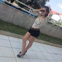 Klara Castanho gera polêmica ao publicar foto de salto alto aos 13 anos