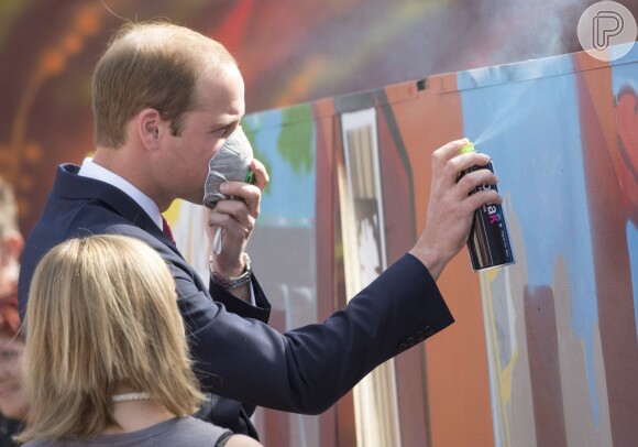 Príncipe William grafitou um muro acompanhado por jovens da cidade de Adelaide, na Austrália