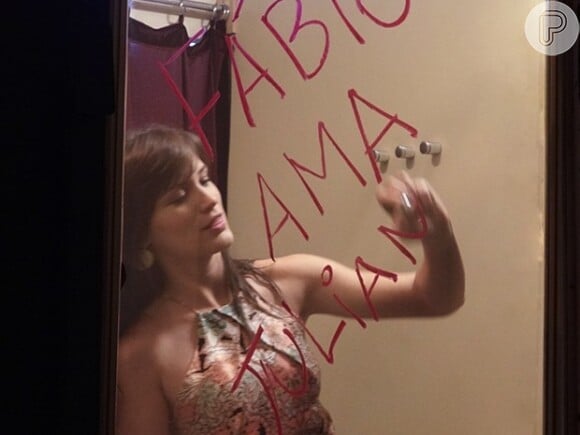 Carolina (Bianca Bin) entrega o segredo de Juliana (Mariana Ximenes) para Manoela (Guilhermina Guinle) em 'Guerra dos Sexos'