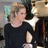 Giovanna Ewbank adota visual tradicional, mas capricha em modelo curto em dia de lançamento de coleção de roupas da grife Armazém, em São Paulo