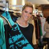 Giovanna Ewbank usa vestido curto em lançamento de loja de roupas em São Paulo