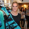 Giovanna Ewbank usa vestido curto em lançamento de loja de roupas em São Paulo