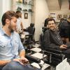 Klebber Toledo e Joaquim Lopes cuidam da beleza no Club Men Salon, salão dedicado para homens, em 8 de maio de 2014