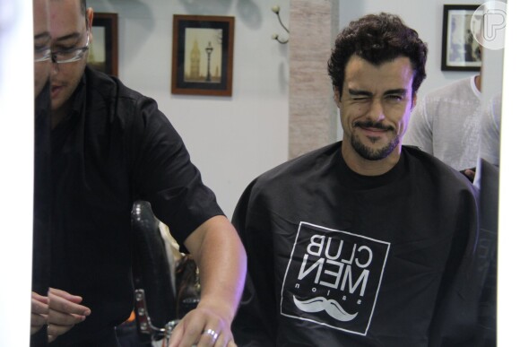 Joaquim Lopes faz a barba