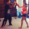 Deborah Secco publicou um vídeo em seu Instagram em que aparece lutando Muai Thay