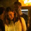 Isis Valverde deixa restaurante acompanhada do ator mexicano Uriel del Toro, no Rio de Janeiro