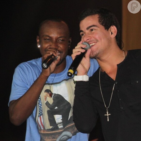 Thiaguinho canta com Thiago Martins