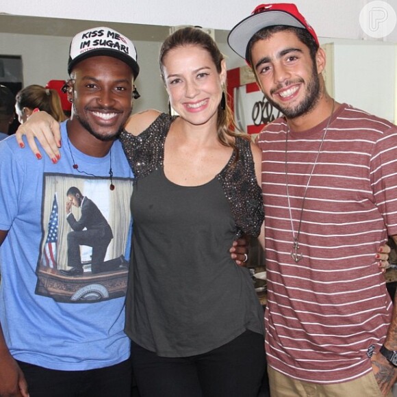 Thiaguinho recebe Luana Piovani e Pedro Scooby em seu show no Rio