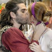 'Meu Pedacinho de Chão': Viramundo (Gabriel Sater) beija Milita (Cintia Dicker)
