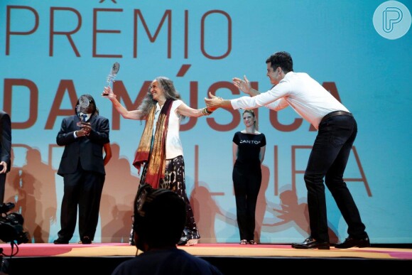 Maria Bethânia é premiada como Melhor Cantora de MPB por 'Carta de Amor' no Prêmio da Música Brasileira