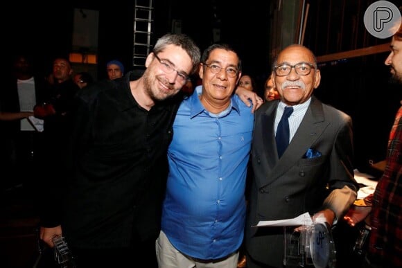 Andrucha Waddington, Zeca Pagodinho e Wilson das Neves nos bastidores do Prêmio da Música Brasileira