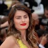 Isabelli Fontana escolhe batom vermelho para compor seu visual no tapete vermelho do Festival de Cannes 2014