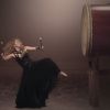 Shakira toca tambor em clipe da música 'La La La' para a Copa do Mundo 2014