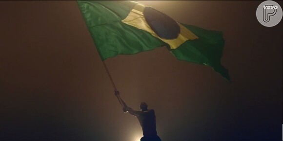Bandeira do Brasil em clipe da música 'La La La', de Shakira, para a Copa do Mundo 2014