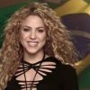 Shakira canta com bandeira do Brasil em clipe da música 'La La La'