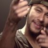 Neymar dança e canta no clipe da música 'La La La'