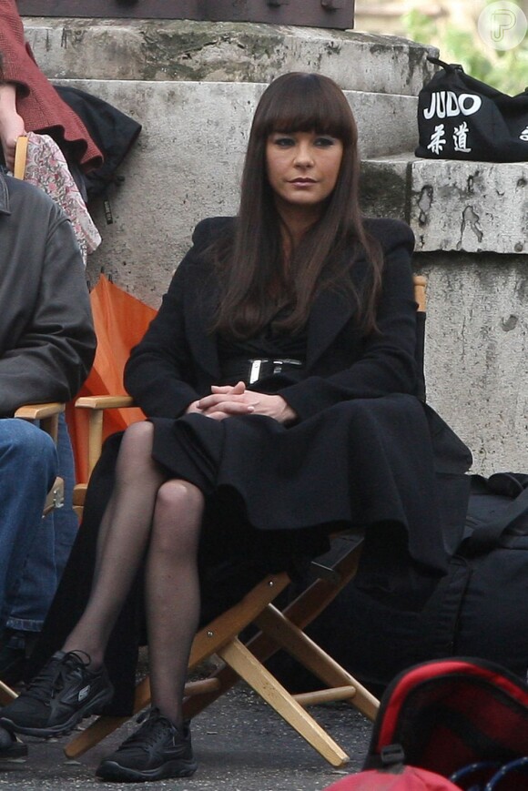 Catherine é flagrada em Paris no set de 'RED 2', em outubro de 2012
