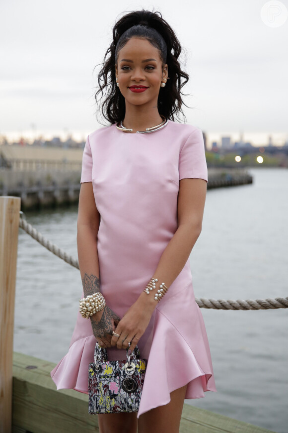 Rihanna se recusou em conhecer a noiva de Charlie Sheen durante um encontro casual em um restaurante, nesta quarta-feira, 21 de maio de 2014