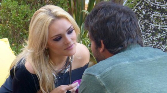 'Geração Brasil': Megan (Isabelle Drummond) invade reality show para beijar Davi
