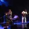 Letícia Spiller consegue folga de 'Salve Jorge' e canta com Tunai e Wagner Tiso em 29 de janeiro de 2013, no Teatro Rival, RJ