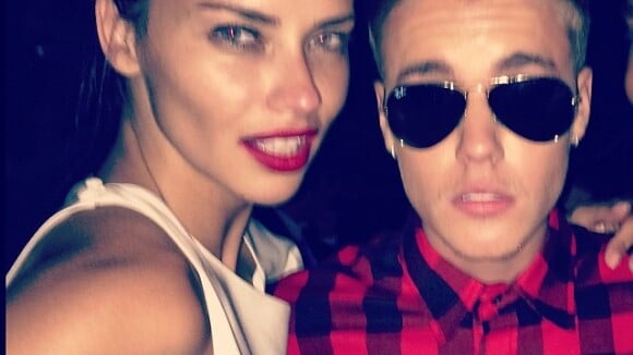 Justin Bieber ficou com Adriana Lima em festa no Festival de Cannes, diz revista