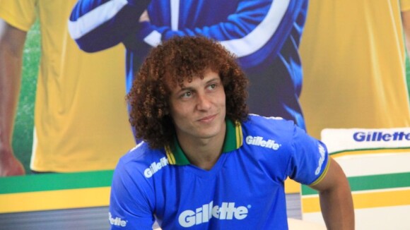 David Luiz, jogador da Seleção, paquera jornalista espanhola em Teresópolis, RJ