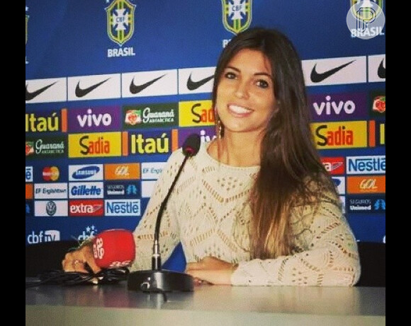 Patricia Dominguez, que faz a cobertura da Copa do Mundo em 2014, em Tersópolis, no Rio, chama a atenção do jogador David Luiz; craque da seleção tem flertado com a moça, diz jornal