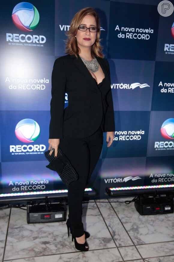 Paloma Duarte prestigia a festa de lançamento da novela 'Vitória', da TV Record, em São Paulo (2 de junho de 2014)