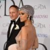 Stylist de Rihanna comentou o fato de a cantora ter usado o vestido: 'Mas eu disse a ela que eu pensei que ela estava pronta para este vestido há um tempo'