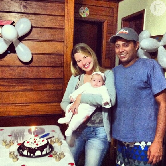 Com apenas dois meses, Maria Eduarda já celebreu ao lado dos pais Debby Lagranha e Leandro Franco