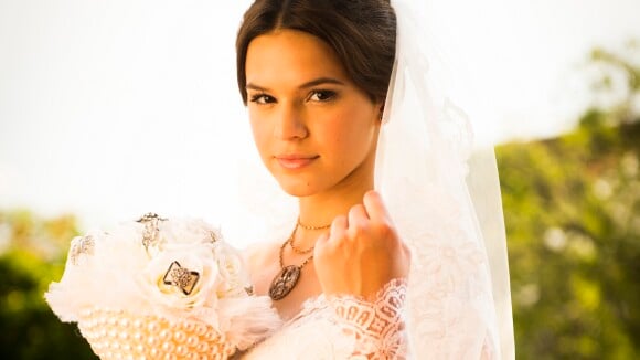 'Em Família': Helena manda seu vestido de noiva para Luiza. 'Advertência'