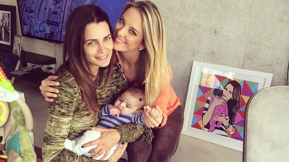 Ticiane Pinheiro paparica filha de Fernanda Motta, Chloe, de 3 meses: 'Fofa'