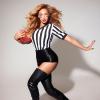 Beyoncé fotografa para divulgação do Super Bowl com roupa de árbitra sexy