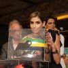 Deborah Secco participa leilão beneficente em São Paulo em homenagem à Ayrton Senna, na noite desta quarta-feira, 4 de maio de 2014