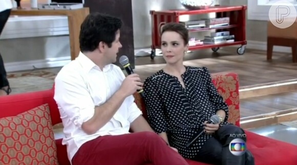 A atriz foi surpreendida pelo namorado, Murilo Benício, no palco do 'Encontro' desta quinta-feira, 5 de junho de 2014