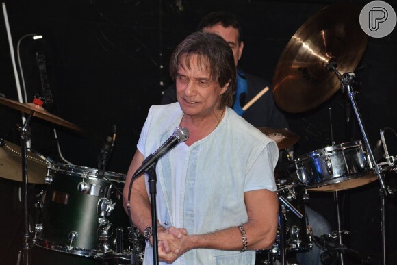 Roberto Carlos canta em show do filho Dudu Braga no Mata Café, em São Paulo