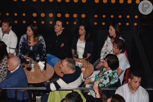 Roberto Carlos assiste show de Dudu Braga no Mata Café, em São Paulo