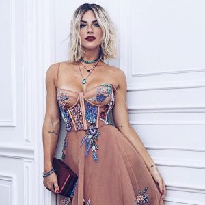 Giovanna Ewbank escolheu um look lindo e romântico para curtir o aniversário de Neymar, no domingo