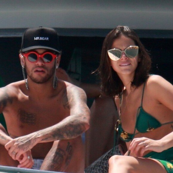 Bruna Marquezine aproveitou o aniversário do namorado, Neymar, para fazer uma declaração de amor ao jogador: 'Que não lhe falte saúde, fé e amor! Muita sabedoria e bons encontros!'