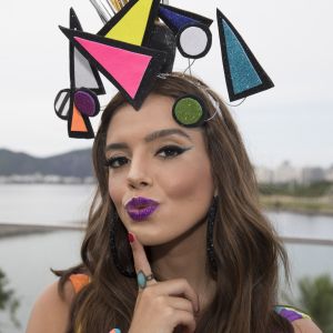 Giovanna Lancellotti usa boca com glitter em make de Carnaval