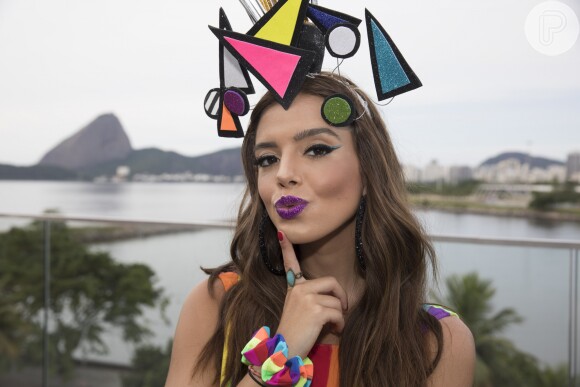 Giovanna Lancellotti usa boca com glitter em make de Carnaval