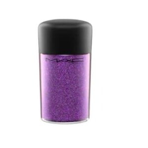 O glitter usado pela atriz foi Fuchsia, da marca MAC