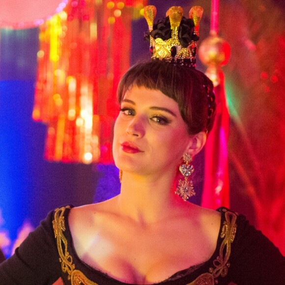 Clara (Bianca Bin) será o motivo de uma nova briga entre Renato (Rafael Cardoso) e Gael (Sergio Guizé) na novela 'O Outro Lado do Paraíso'