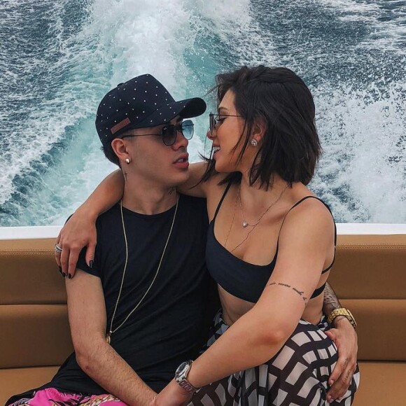 Flavia Pavanelli e Kevinho se conheceram através de uma 'Sarrada no Ar', coreografia marca registrada do funkeiro