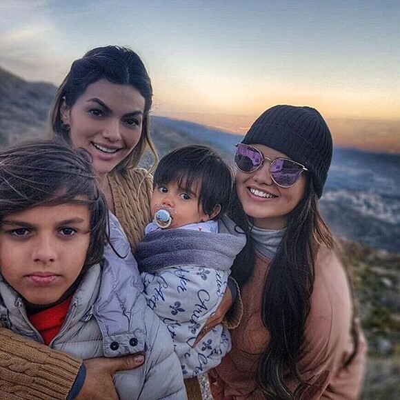 Kelly Key, dispensa babás para viajar com os filhos Artur, de 1 ano, Suzanna, de 17 anos, e Jaime Vitor, de 12 anos