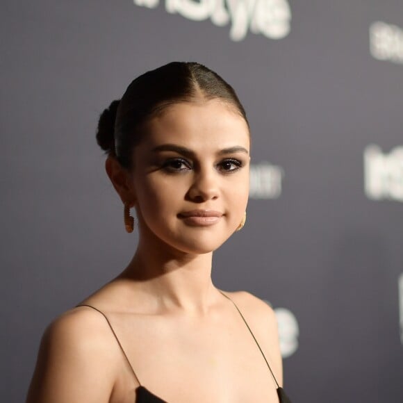 'Mão é algo que eu sinta que consiga superar um dia. Não haverá um dia em que eu fique, 'Aqui estou com um vestido bonito! Venci', afirmou Selena Gomez