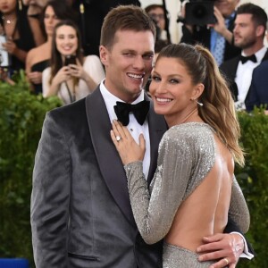 Gisele Bündchen usou seu Twitter para rebater as críticas e minimizou a suposta declaração polêmica: 'Só para ser clara, ninguém 'deixa' alguém ganhar. As pessoas vencem pelos seus próprios méritos'