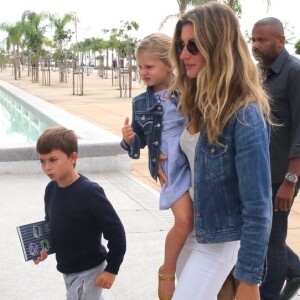 Explicação de Gisele Bündchen aos filhos sobre derrota do time de Tom Brady foi apontada como presunçosa e arrogante, segundo os internautas