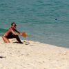 Fernanda de Freitas aproveitou  o dia de sol para curtir uma praia neste sábado, 7 de junho de 2014