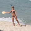 Fernanda de Freitas aproveitou  o dia de sol para curtir uma praia neste sábado, 7 de junho de 2014
